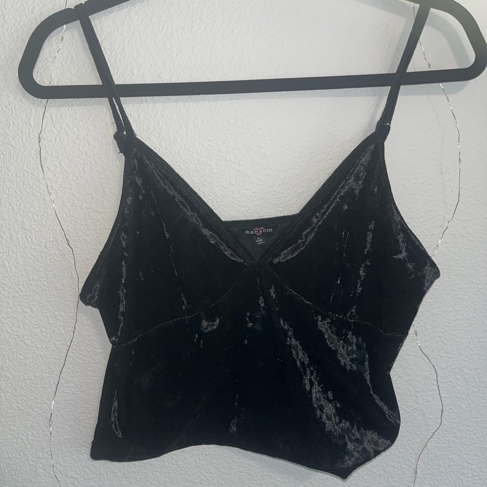 *Free Gift W Purchase* Stretchy velvet crop top. Size XL